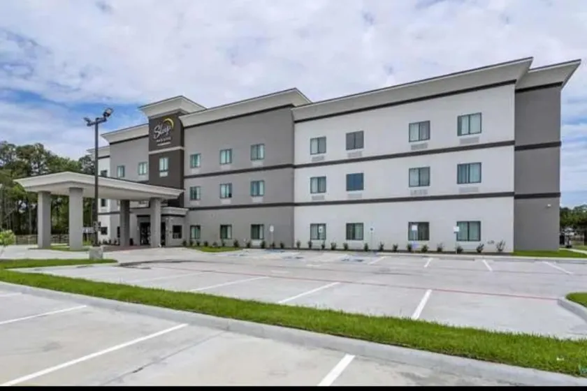 redwood inn & suites - Image 1