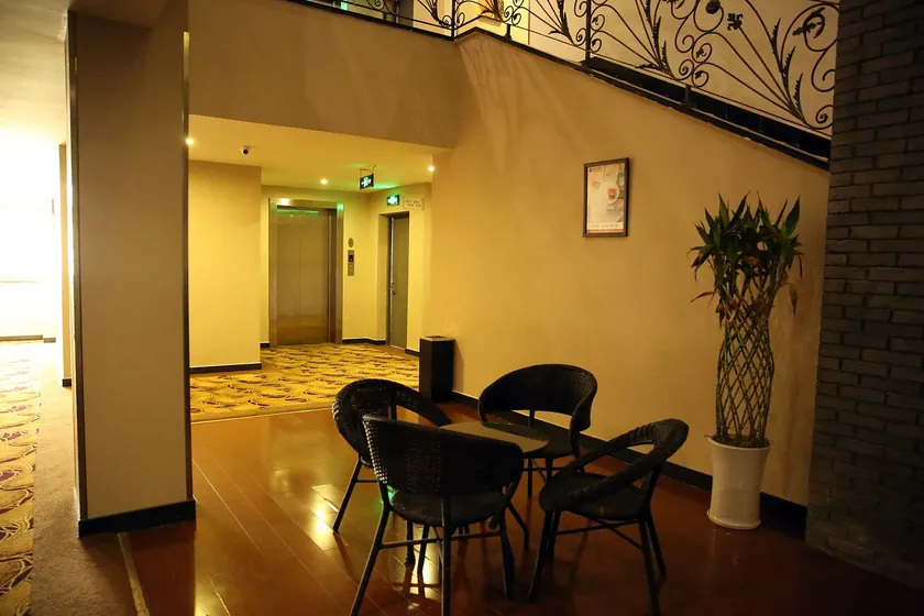 Heyi Light Hotel-style Apartment (Ningbo Yinzhou Impression City Branch) - Image 1