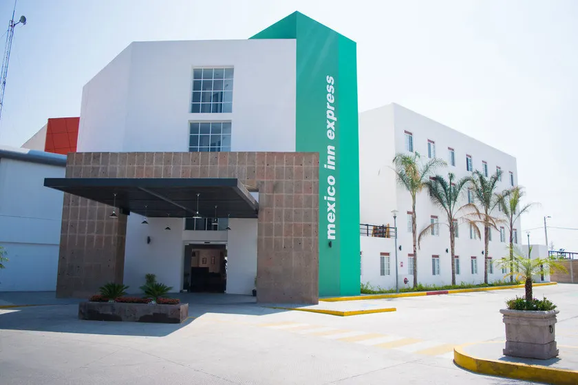 Mexico Inn Express Salamanca - Image 1