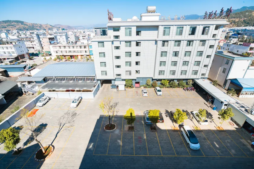 Hengsen Hotel - Image 1