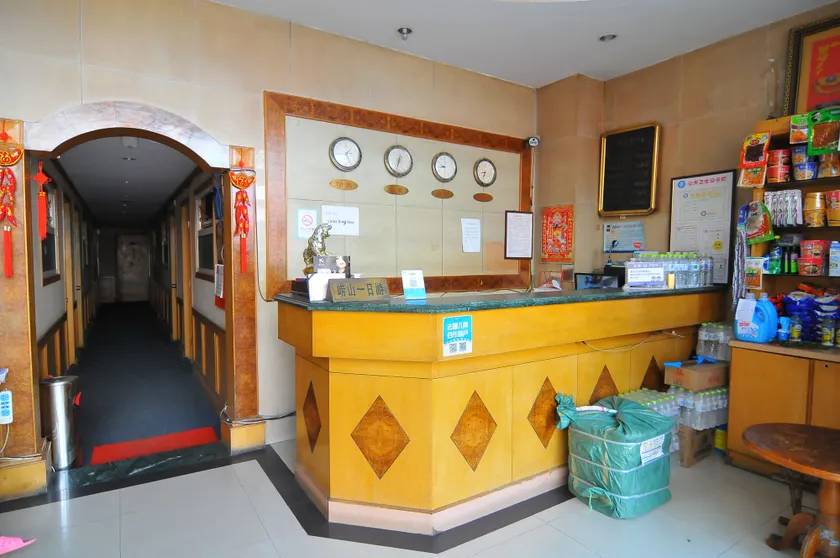 Fengyuanhua Hotel (Qingdao Taidong Pedestrian Street) - Image 1