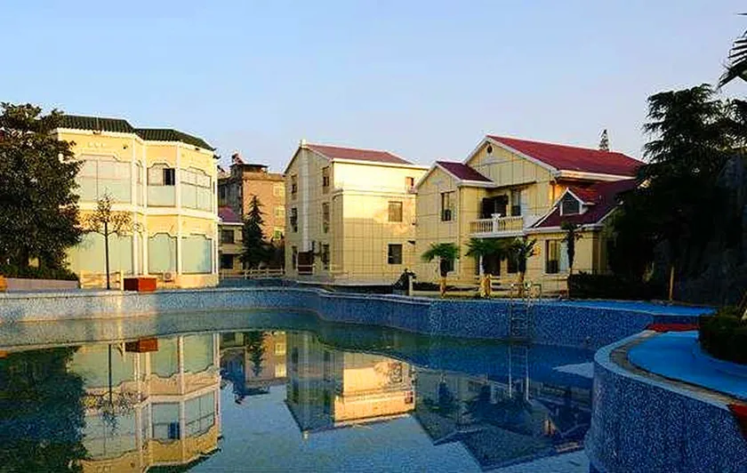 Wuxue Longtan Hotel - Image 1