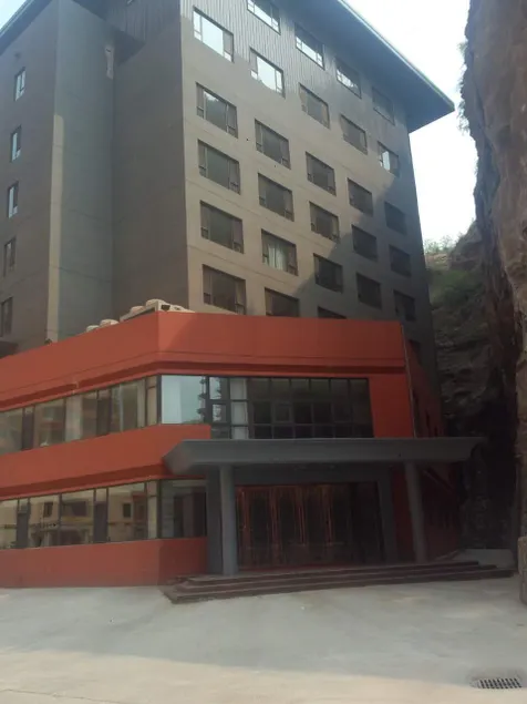 Yulang Business Center - Image 1