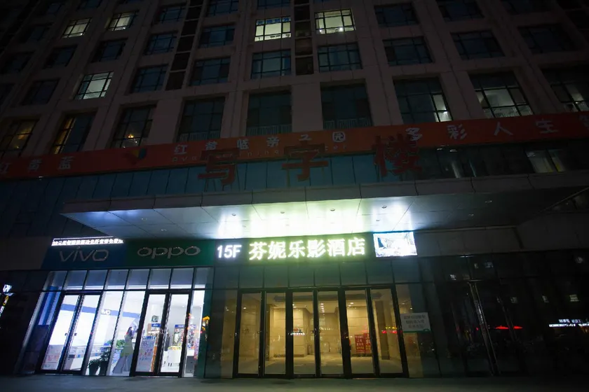 Fenni Music Video Hotel - Image 1