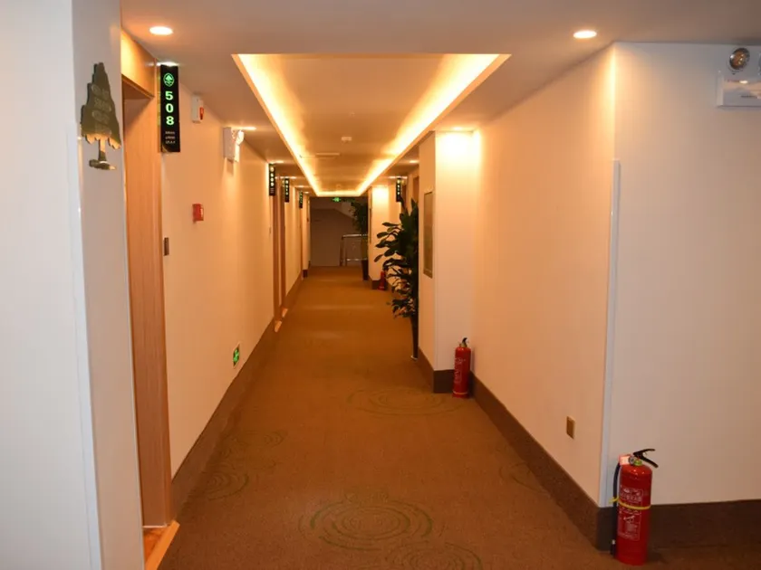 GreenTree Inn Zhengzhou Xingzheng City Longhu Town Xiangyun Road Express Hotel - Image 1