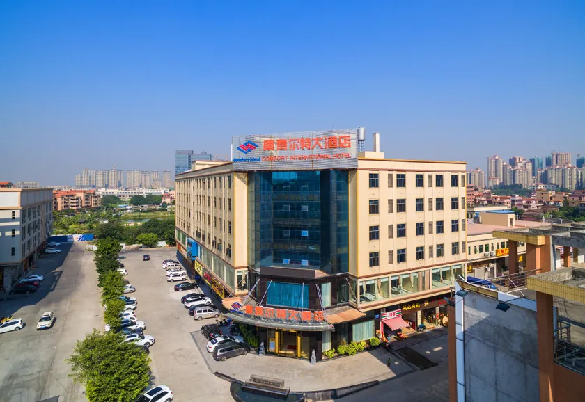 Comfort Hotel - Image 1