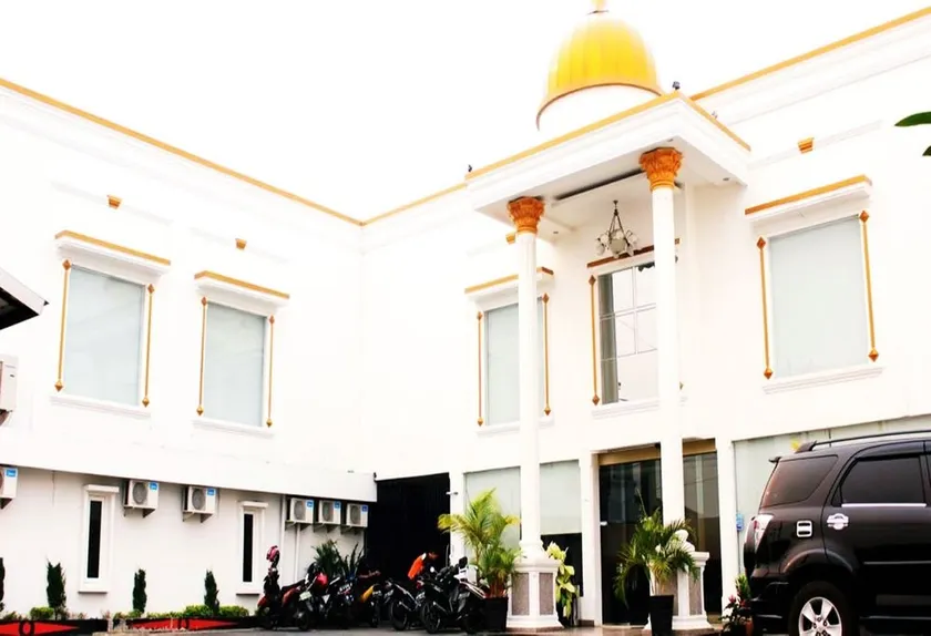 Grand Malaka Ethical Hotel - Image 1