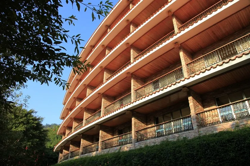 Meizhou Yannanfei Weilong Hotel - Image 1