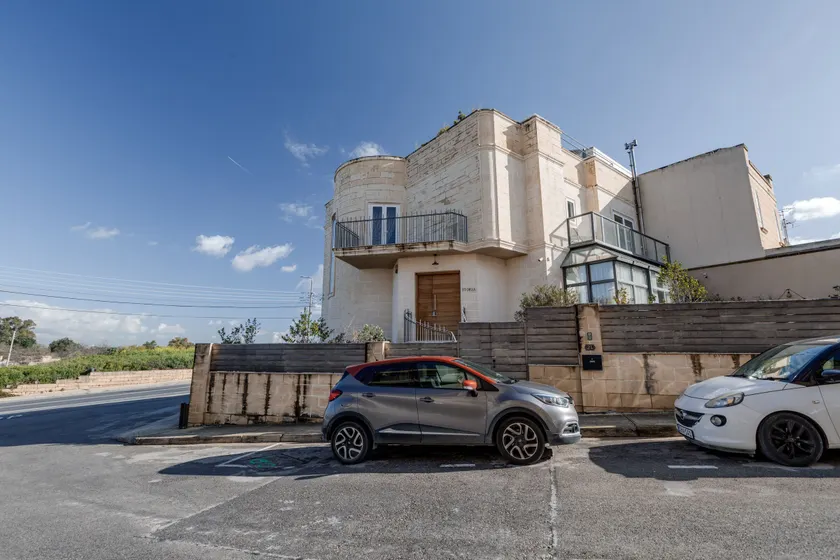 Talbot & Bons Aparthotel - Image 1