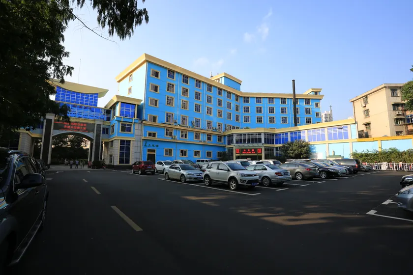 Shihe Hotel - Image 1