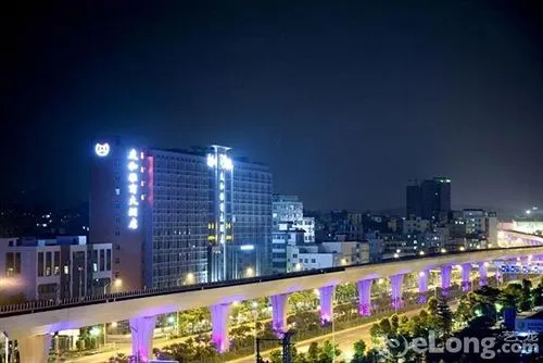Lavande Hotels Shenzhen Longgang Dayun Center Jixiang Metro Station - Image 1