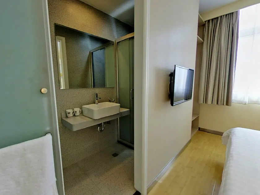 Home Inn Neo Shanghai Zhenping Road Subway Station Branch - Image 1