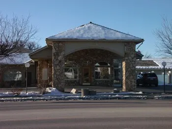 Econo Lodge Inn & Suites - Image 1