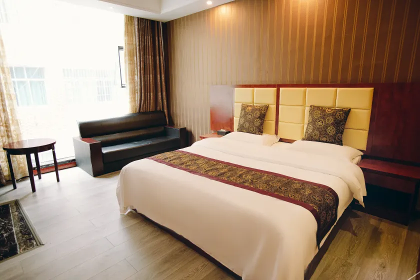 Xingyi Jiale Business Hotel - Image 1