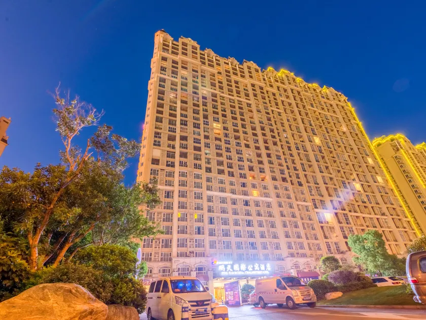 New Glory Holiday Inn - Image 1