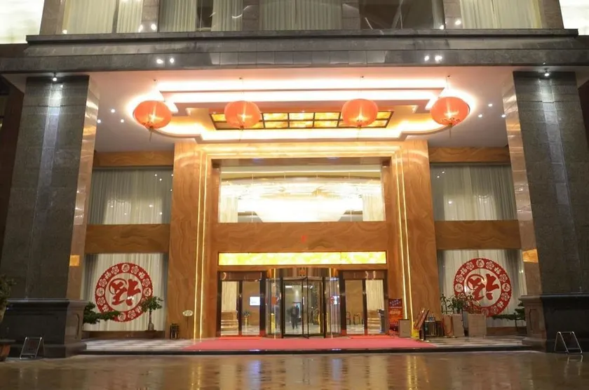 Golden International Holiday Hotel - Image 1