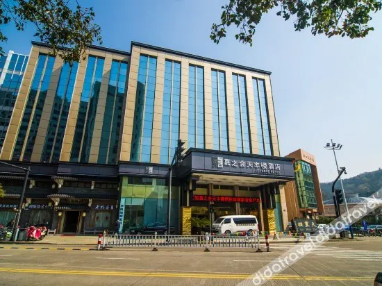 Maison New Century Hotel - Image 1