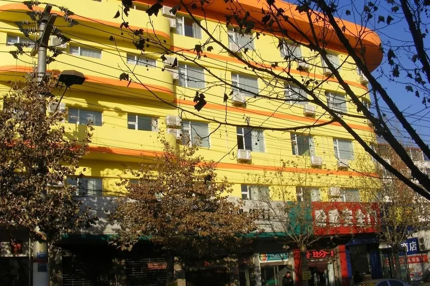 Junyi Express Hotel - Image 1