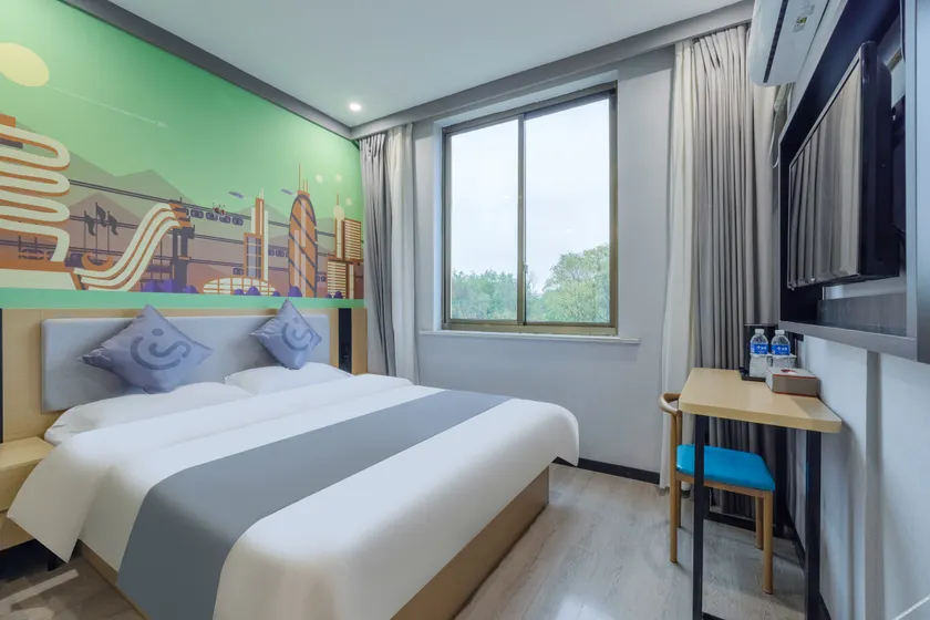 Junyi Chain Hotel (Shangrao Wannian Runfeng Plaza Jinhu Park) - Image 1