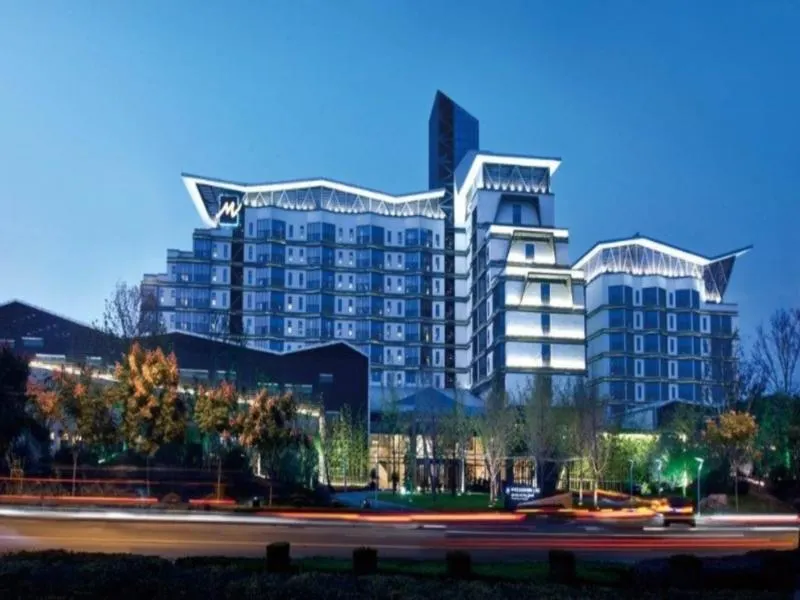 Grand Metropark Universal Dinosaur Town Hotel - Image 1