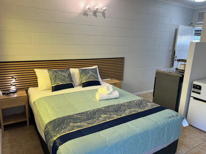 Innisfail Riverfront Motel - Image 1