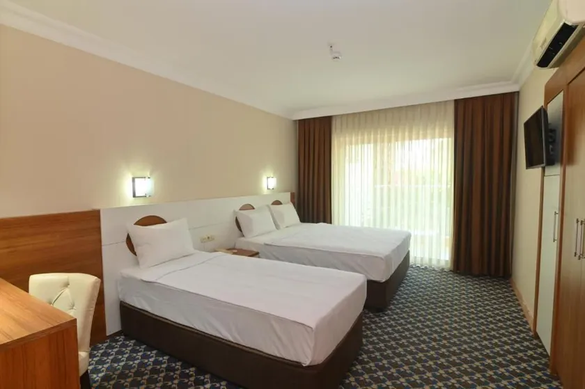 Omorfi Garden Resort Hotel - Image 1