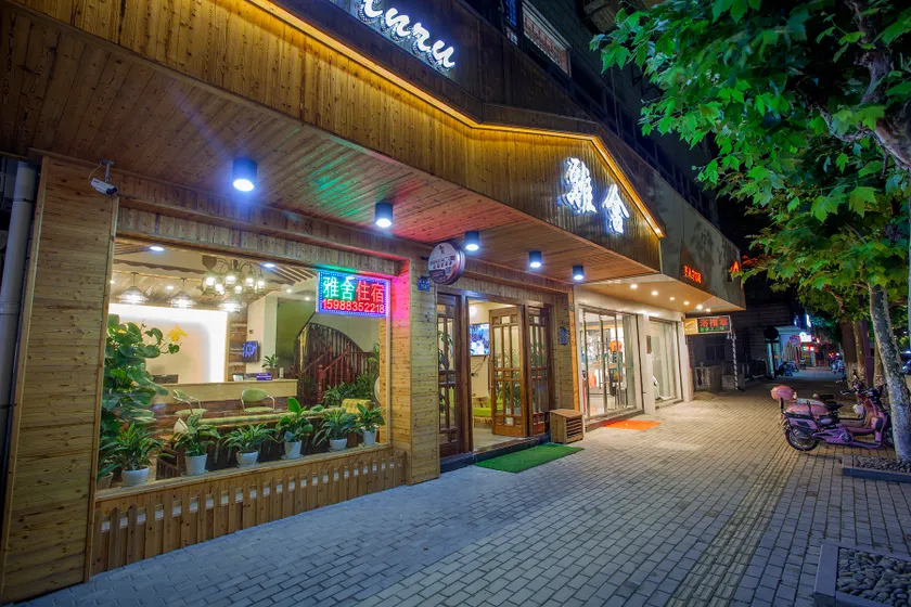Yashe Renwen Hotel - Image 1
