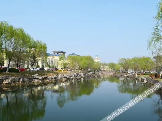 Grand Metropark Hotel Violet Swan - Image 1