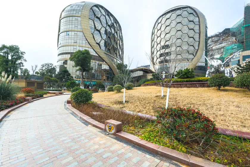 Beehive Hotel - Image 1