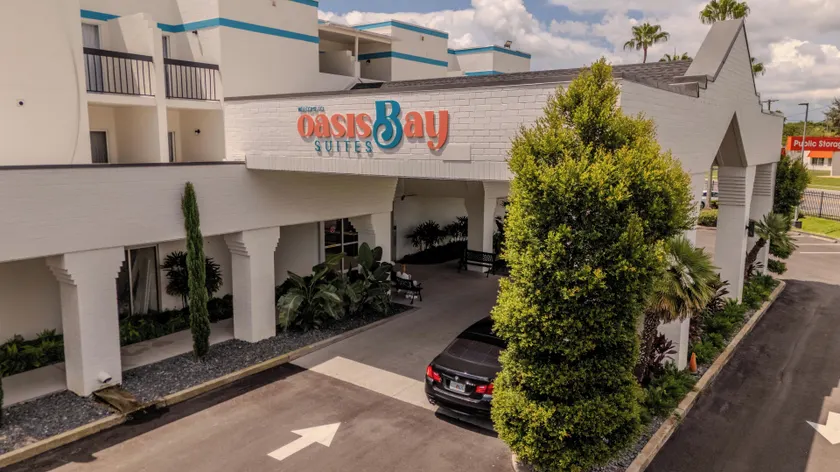 OASIS BAY SUITES, Tampa, Busch Gardens, USF - Image 1