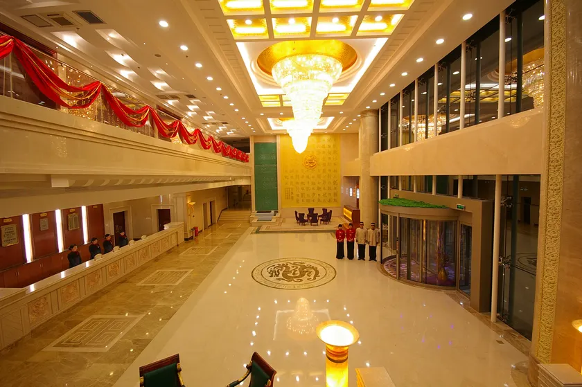 Longshan Hotel - Image 1