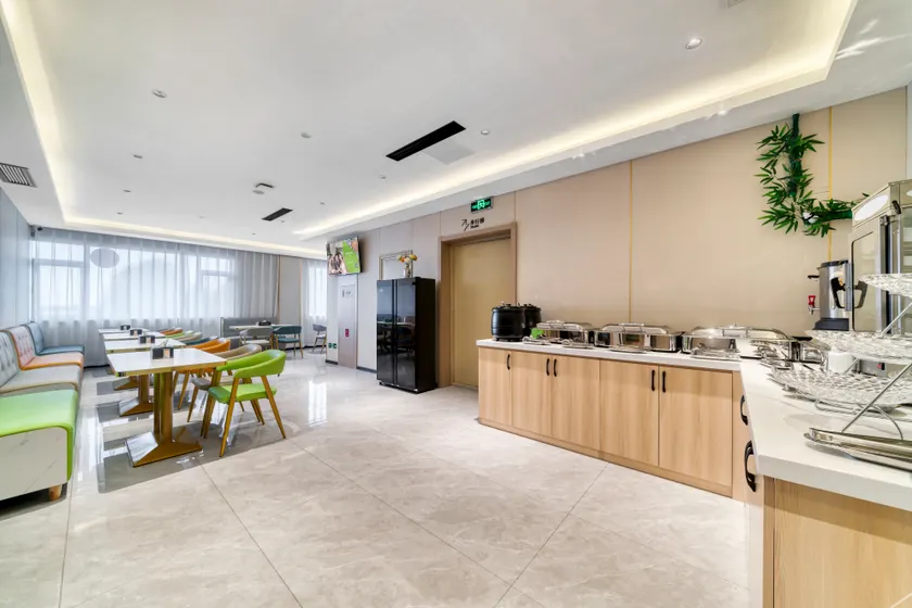 GreenTree Inn Express Hotel (Dezhou Plain County Encheng Bus Station) - Image 1