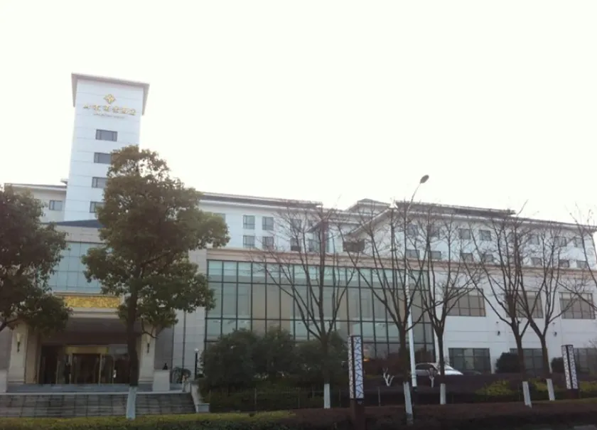 Jinling Lakeview Hotel - Image 1