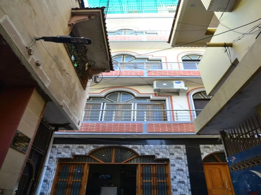 Goroomgo Temple City guest house Varanasi 750 meters from Ganga Assi Ghat - Image 1