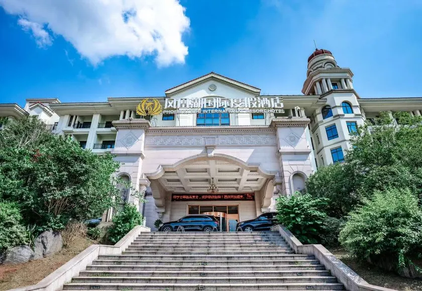 Phoenix Lake International Resort Hotel - Image 1