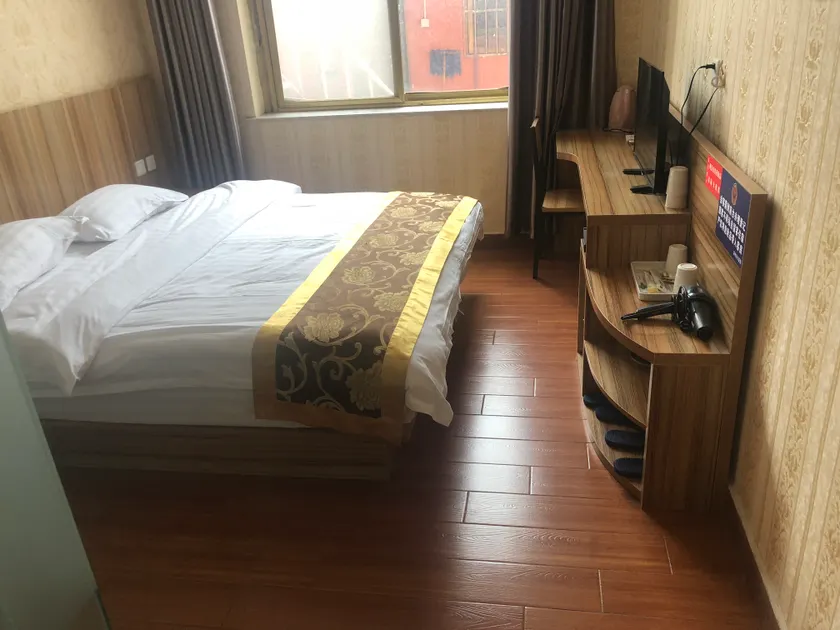 Shenzhou Tianlong Express Hotel - Image 1
