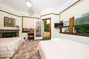 East Sydney Hotel - Image 1