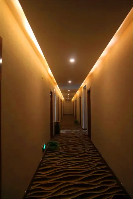Huashan Hualong Hotel - Image 1