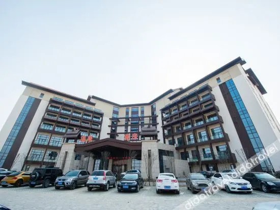Qihe Peacock King Hot Spring Hotel - Image 1