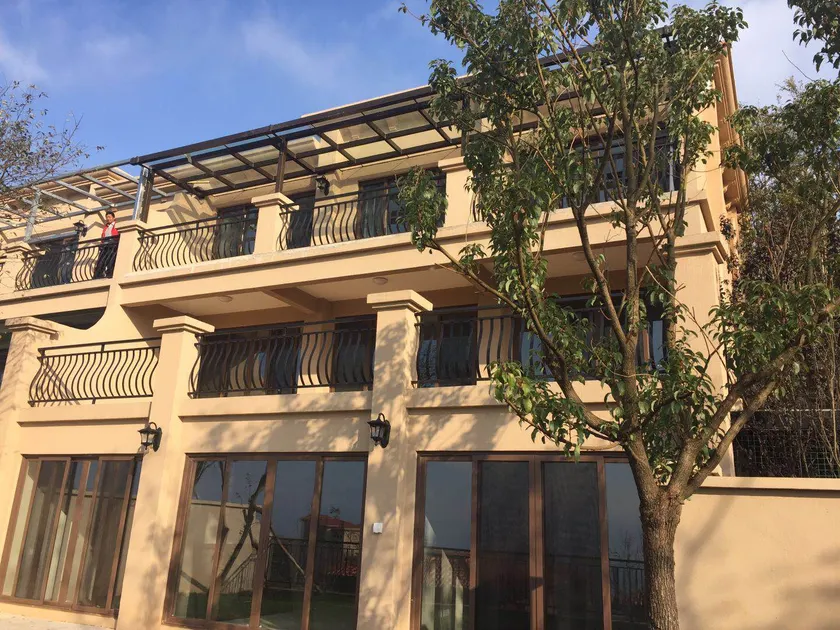 Fuxian Lake Shisanyue Homestay - Image 1