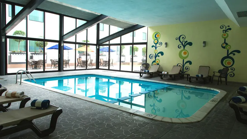 HOLIDAY INN EXPRESS - Image 1