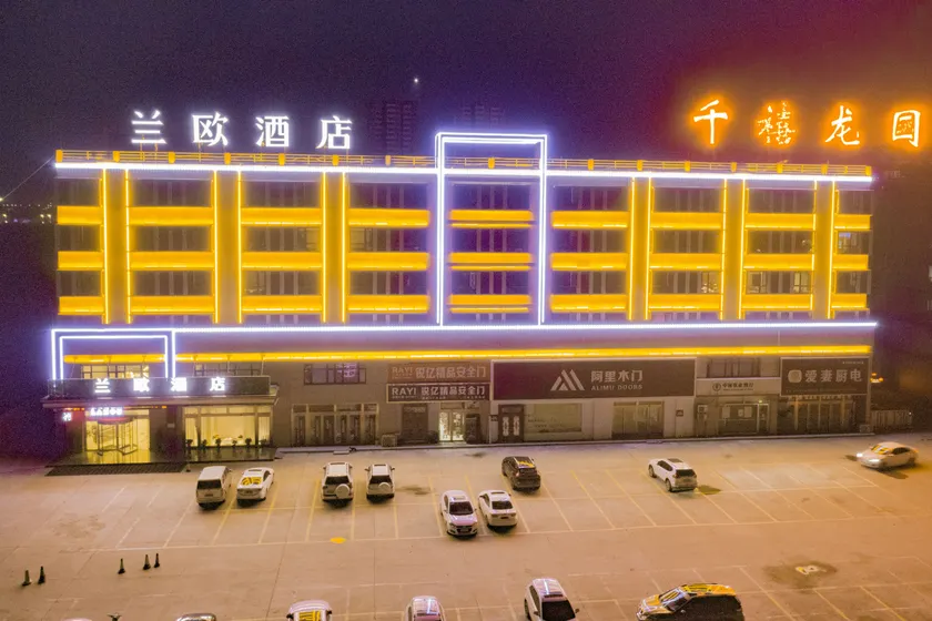 Lanou Hotel - Image 1