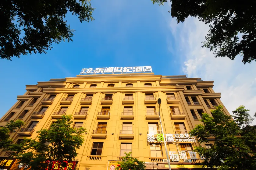 Linhu Hotel (formerly Donglan Century Hotel) - Image 1