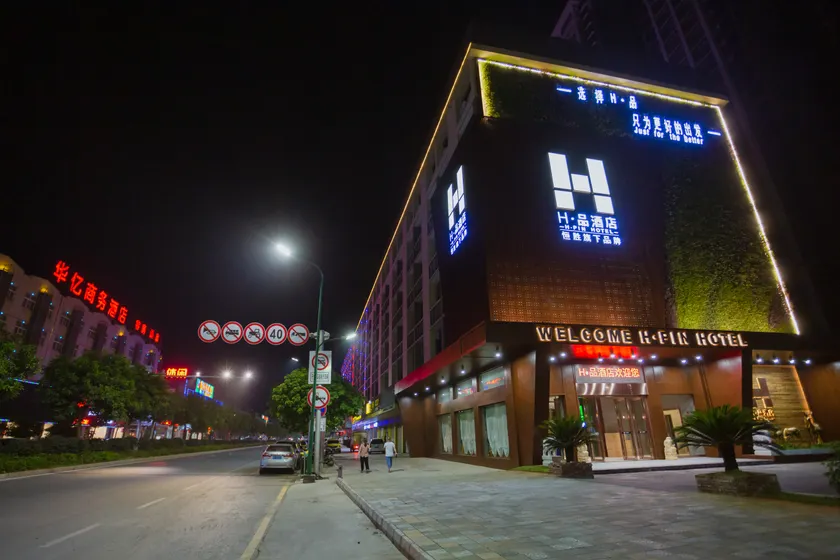H · Pin Hotel - Image 1