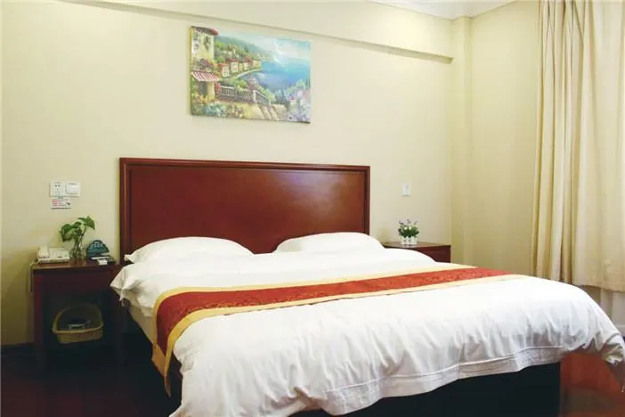 Greentree Inn Shanghai Minhang Zhuanqiao Metro Station Zhuanxing (E) Road Shell Hotel - Image 1