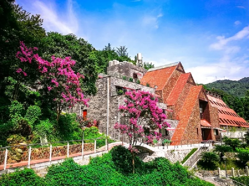 Thinking Land Lingyan Forest Hotel - Image 1