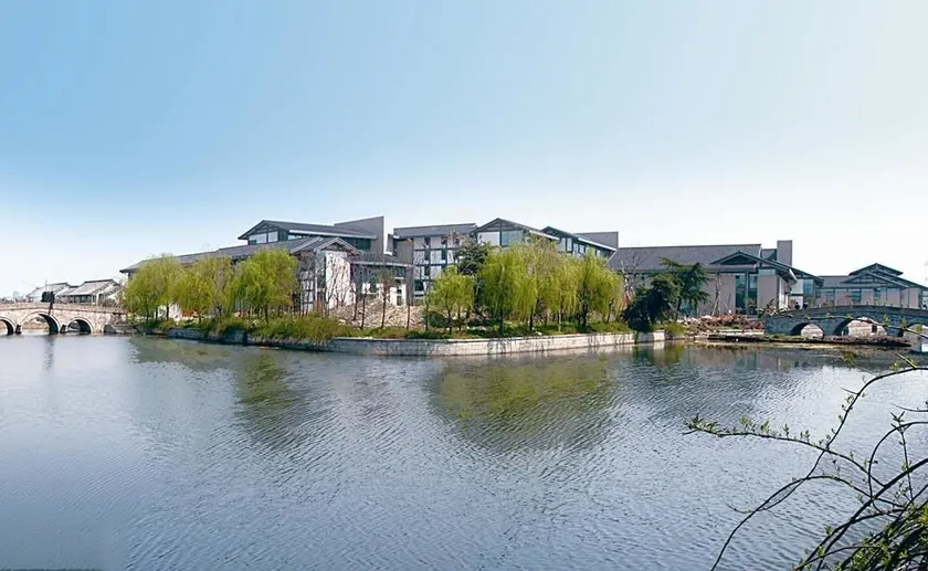 Shaoxing Mirror Lake Hotel - Image 1