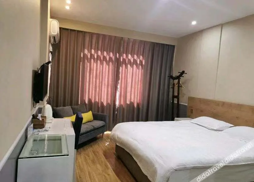 Xinli Business Hotel (Longyou Dananmen Branch) - Image 1