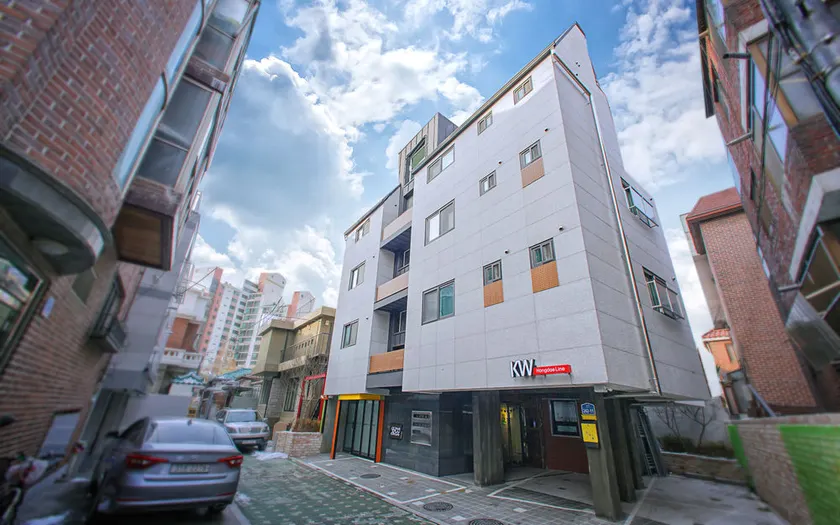 Kw Hongdae Line Hostel - Image 1