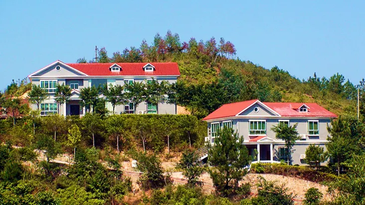 Rongjia Guoyun Hot Spring Resort - Image 1